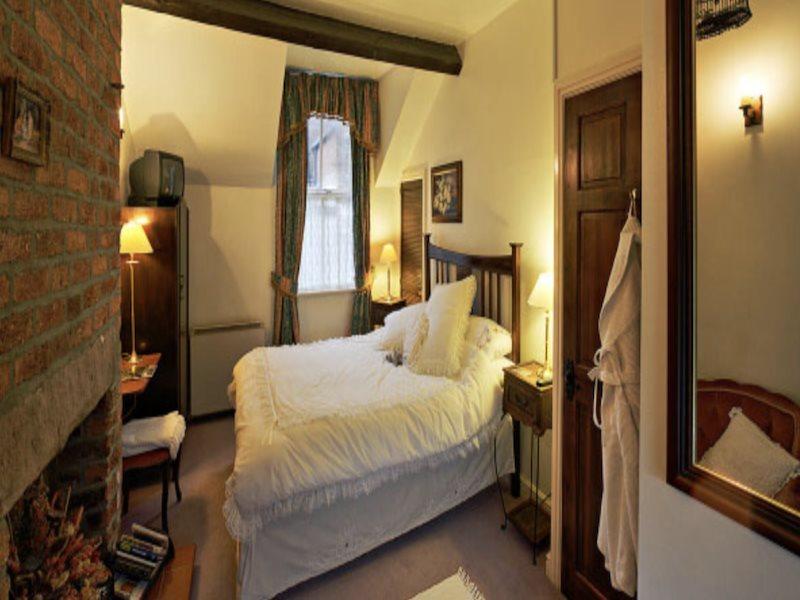 Отель The Old Lockup Wirksworth Экстерьер фото